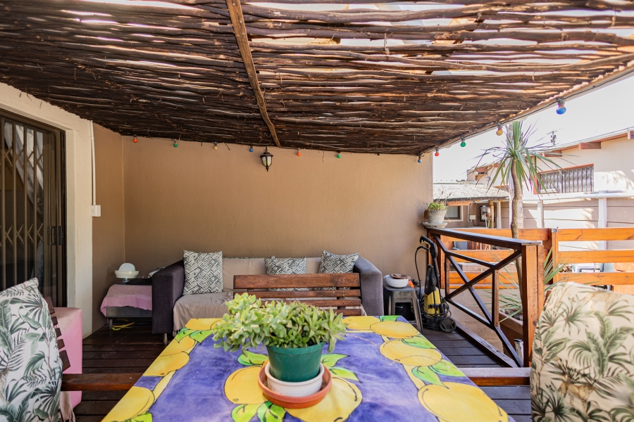 5 Bedroom Property for Sale in Peerless Park Western Cape